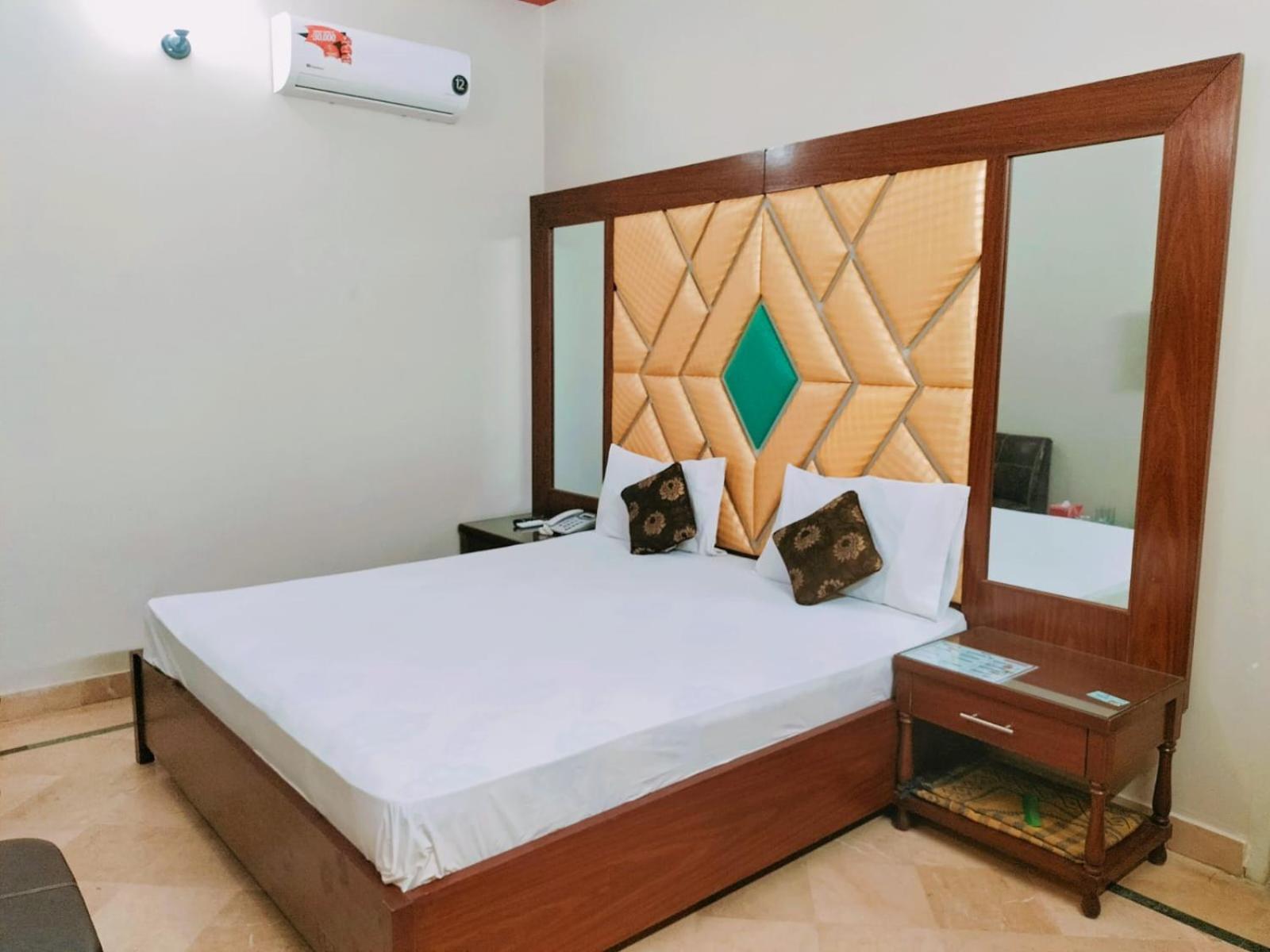 Subhan Palace Guest House การาจี ภายนอก รูปภาพ